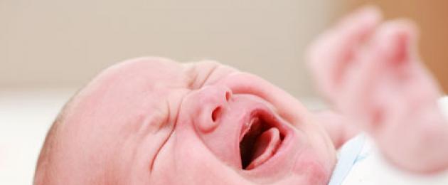 Почему ребенок новорожденный не спит. Что делать, если грудной ребёнок плохо ест молоко или смесь? Когда причина плача – боли в животике