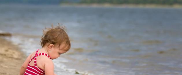 Первая поездка на море с ребенком: какой идеальный возраст, что взять с собой, какое море выбрать