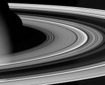 Proč jsou kolem Saturnu prstence?