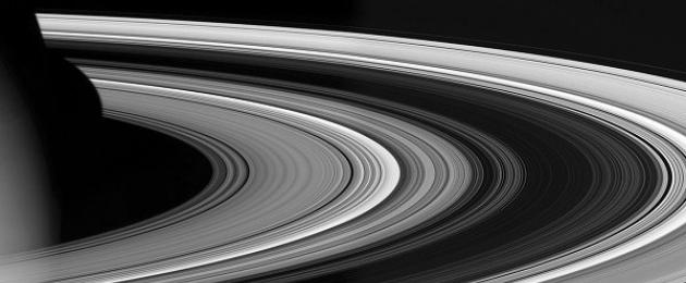 Saturn má prstence.  Proč jsou kolem Saturnu prstence?  Muž, který definoval prstence Saturnu