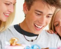 Co dát teenagerovi na Nový rok: vyberte neobvyklý dárek pro chlapce