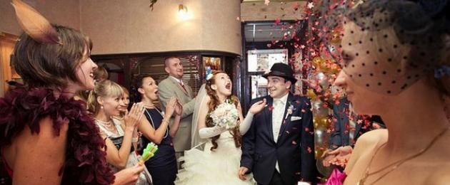 Kā noorganizēt jautras kāzas: padomi un triki.  Oriģināli kāzu scenāriji nelielai kompānijai bez tostmeistara mājās, kafejnīcā, dabā Scenārijs kāzām dabā bez tostu meistara
