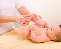 Druhy masáží pre bábätká a pravidlá ich vykonávania