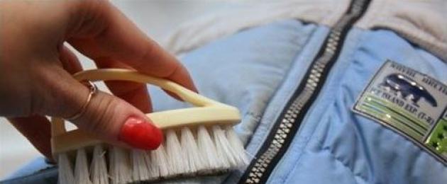 Nomazgājiet dūnu jaku, lai pūkas nerodas.  Kā mazgāt dūnu jaku veļas mašīnā un nesabojāt produktu