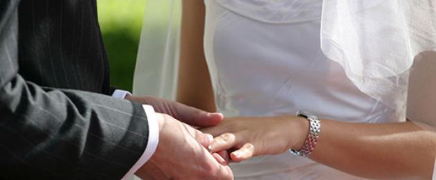 Na ktorej ruke sa nosí snubný prsteň?  Snubný prsteň: na prste ktorej ruky nosia symbol lásky medzi ženou a mužom.
