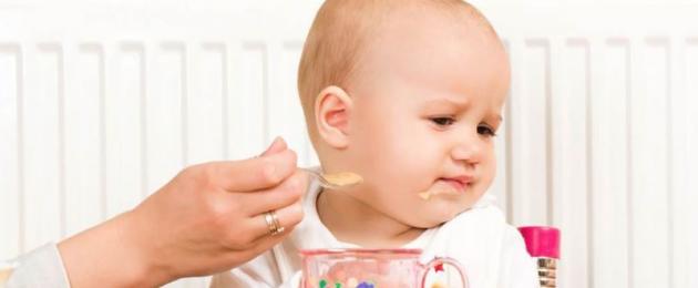 Otrok je prenehal jesti pri 35 mesecih.  Kaj storiti, če dojenček poje malo materinega mleka in ne zahteva več